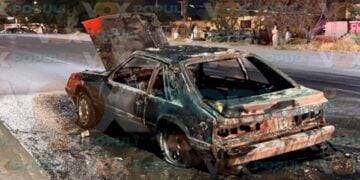Mustang chatarra incendiarse en Reynosa
