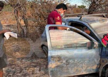 Pareja de Veracruz carretera en Villa de Casas