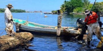 Pemex limpia río Pánuco