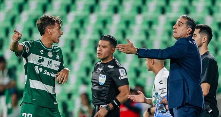 Renato Paiva presente Santos