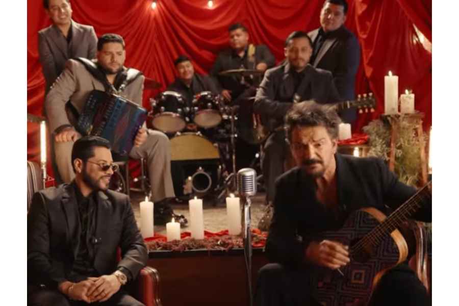 Ricardo Arjona y Grupo Firme colaboración (1)