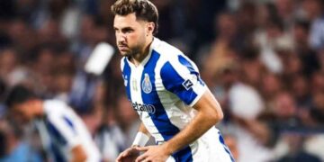Porto analiza titularidad de Santiago Giménez para enfrentar al Manchester City