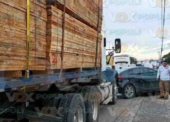 Tráileres y patrulla en Altamira