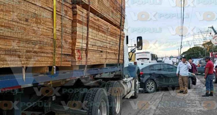Tráileres y patrulla en Altamira