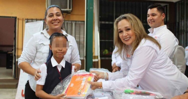 UAT útiles escolares niñez