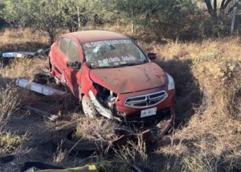 automovil carretera Cadereyta
