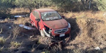 automovil carretera Cadereyta