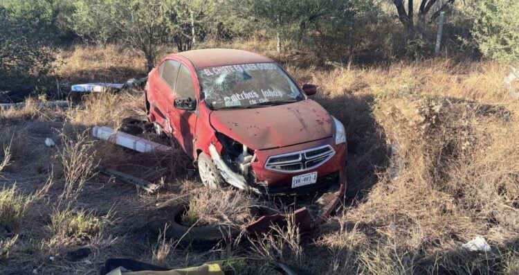 automovil carretera Cadereyta