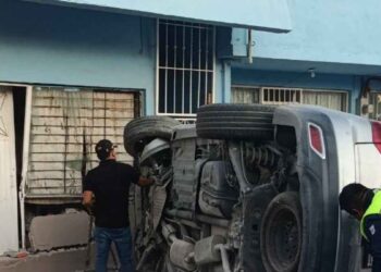 camioneta volcada Ayuntamiento Reynosa