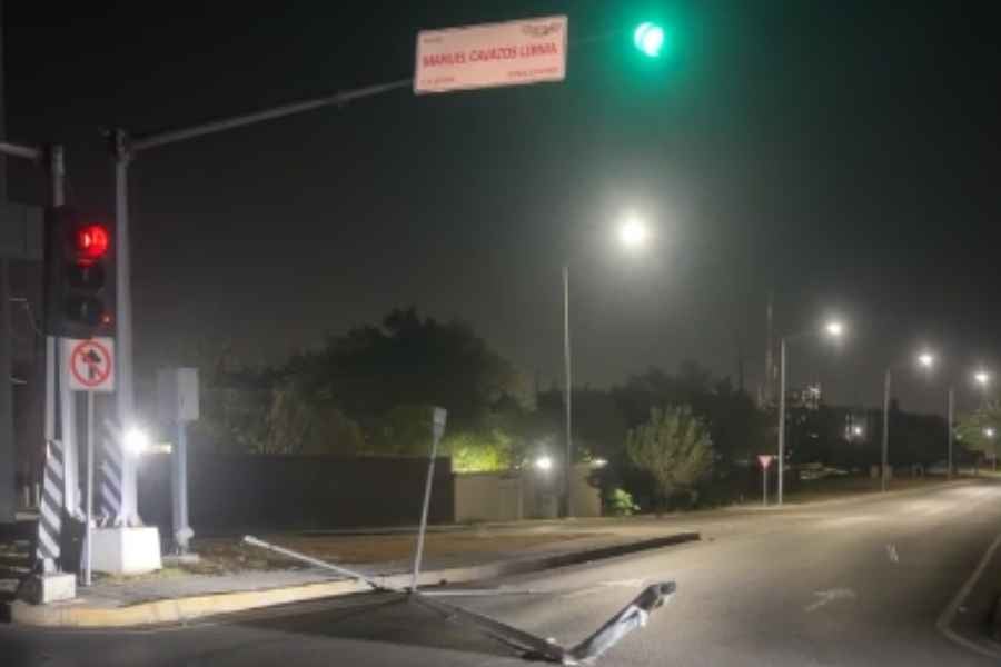 conductor lampara Periferico Las Americas