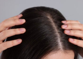Cuidado capilar dermatológico: ¿qué cambia cuando cuidas el cuero cabelludo?