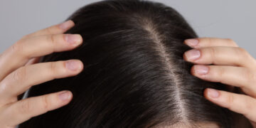 Cuidado capilar dermatológico: ¿qué cambia cuando cuidas el cuero cabelludo?
