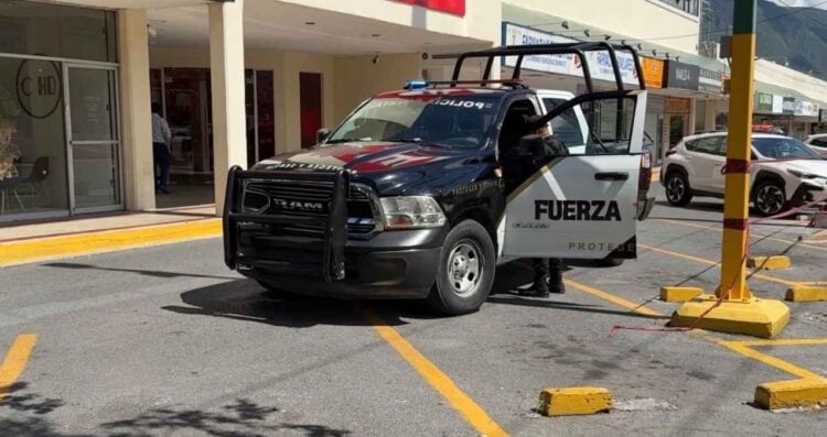despojado plaza comercial Monterrey