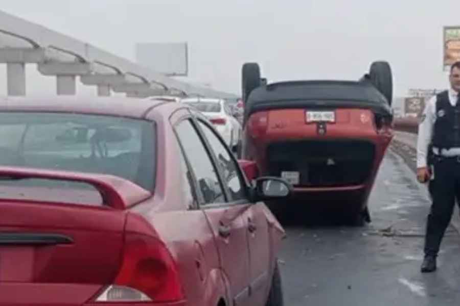 dos vehiculos volcadura Apodaca