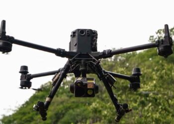 ejercito drones unos 100