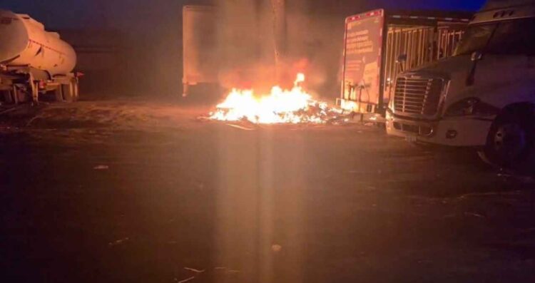 incendio tráiler en Apodaca