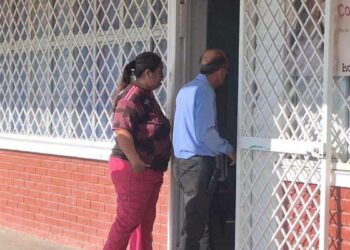 maestro separado de primaria en Nuevo Laredo