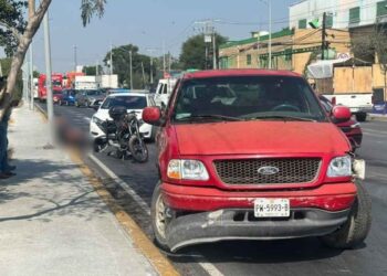motociclista en carretera Dulces Nombres