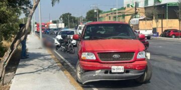 motociclista en carretera Dulces Nombres