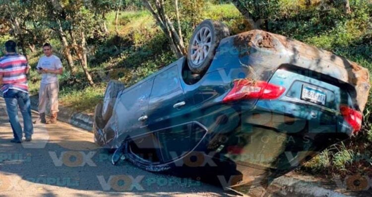 mujer volcar Libramiento Altamira