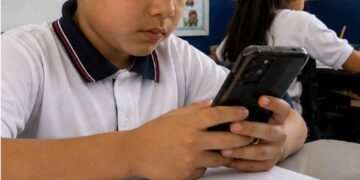 padres restriccion uso celulares