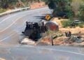 Operador sobrevive tras fuerte volcadura de pipa cargada con gasolina en la Rumbo Nuevo-Victoria