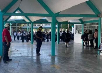 secundaria Montemorelos estudiante golosina