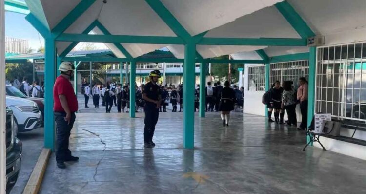 secundaria Montemorelos estudiante golosina