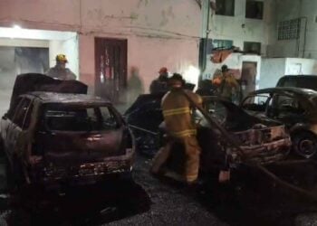 vehículos se incendian estacionamiento Guadalupe