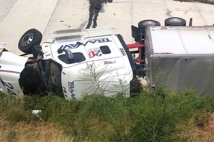 volcadura Autopista Monterrey Laredo