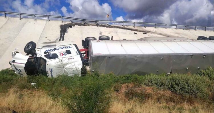 volcadura Autopista Monterrey Laredo