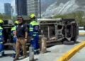 volcadura camioneta Morones Prieto