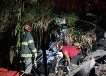 vuelca tráiler en Cadereyta