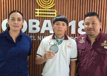 Alumno COBAT medalla