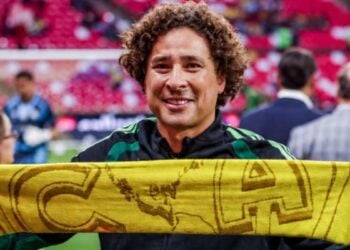 América Guillermo Ochoa homenaje