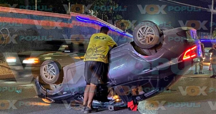 Automóvil Avenida de la Industria en Altamira