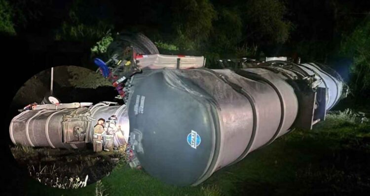 Autotanque vuelca en la Carretera Nacional