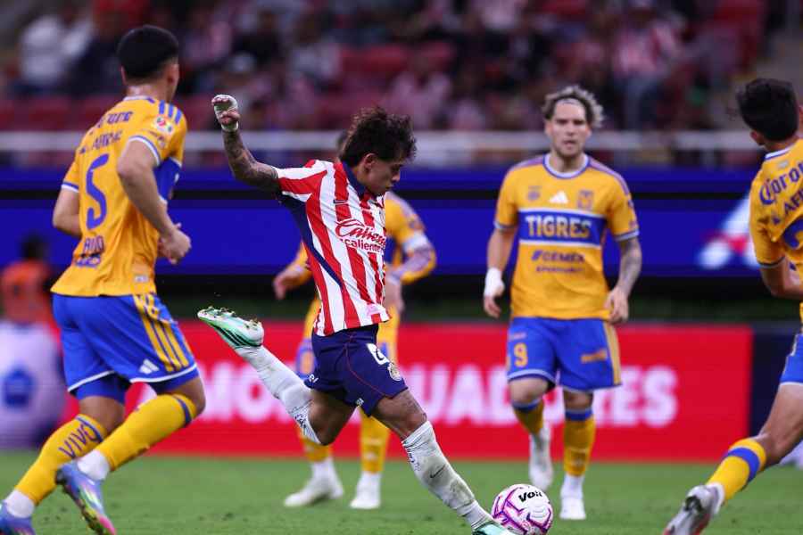 Chivas empate Tigres (1)