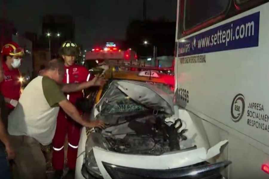 Choque taxi en el Centro de Monterrey