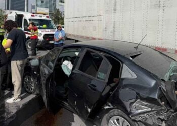 Choque vehículo tráiler en Monterrey