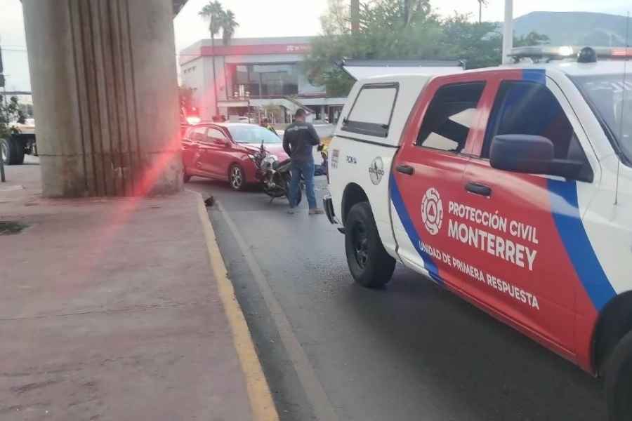 Colisión motociclista herido en Monterrey