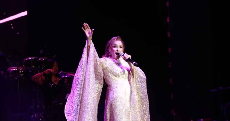 Ficsm cantante Manoella Torres