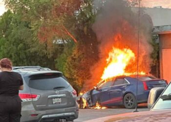 Incendio automóvil Nuevo Laredo
