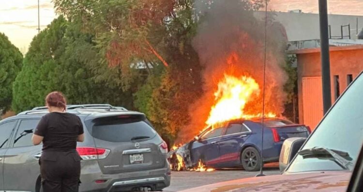 Incendio automóvil Nuevo Laredo