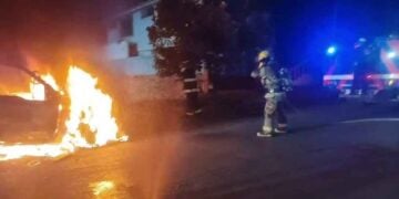 Incendio camioneta quesos de Monterrey