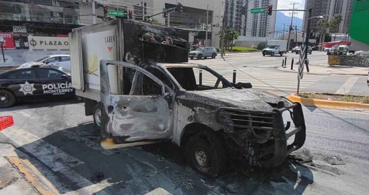 Incendio vehículo de carga en Monterrey