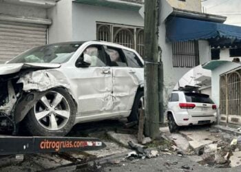Jeep vivienda choque en Guadalupe