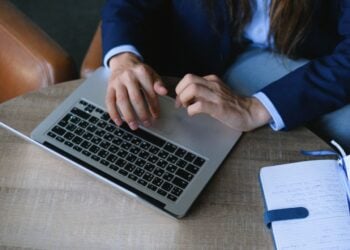 Protocolos de comunicación segura para la cobertura de notas de impacto