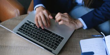Protocolos de comunicación segura para la cobertura de notas de impacto