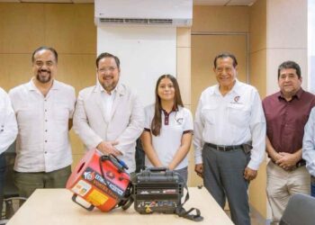 Miguel Ángel Valdés logro alumna